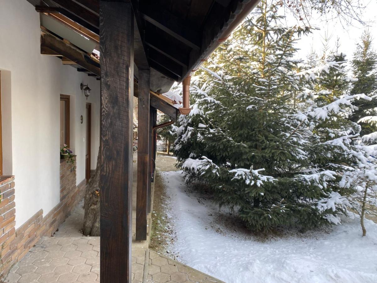 András penzión Krásnohorské Podhradie Exterior foto